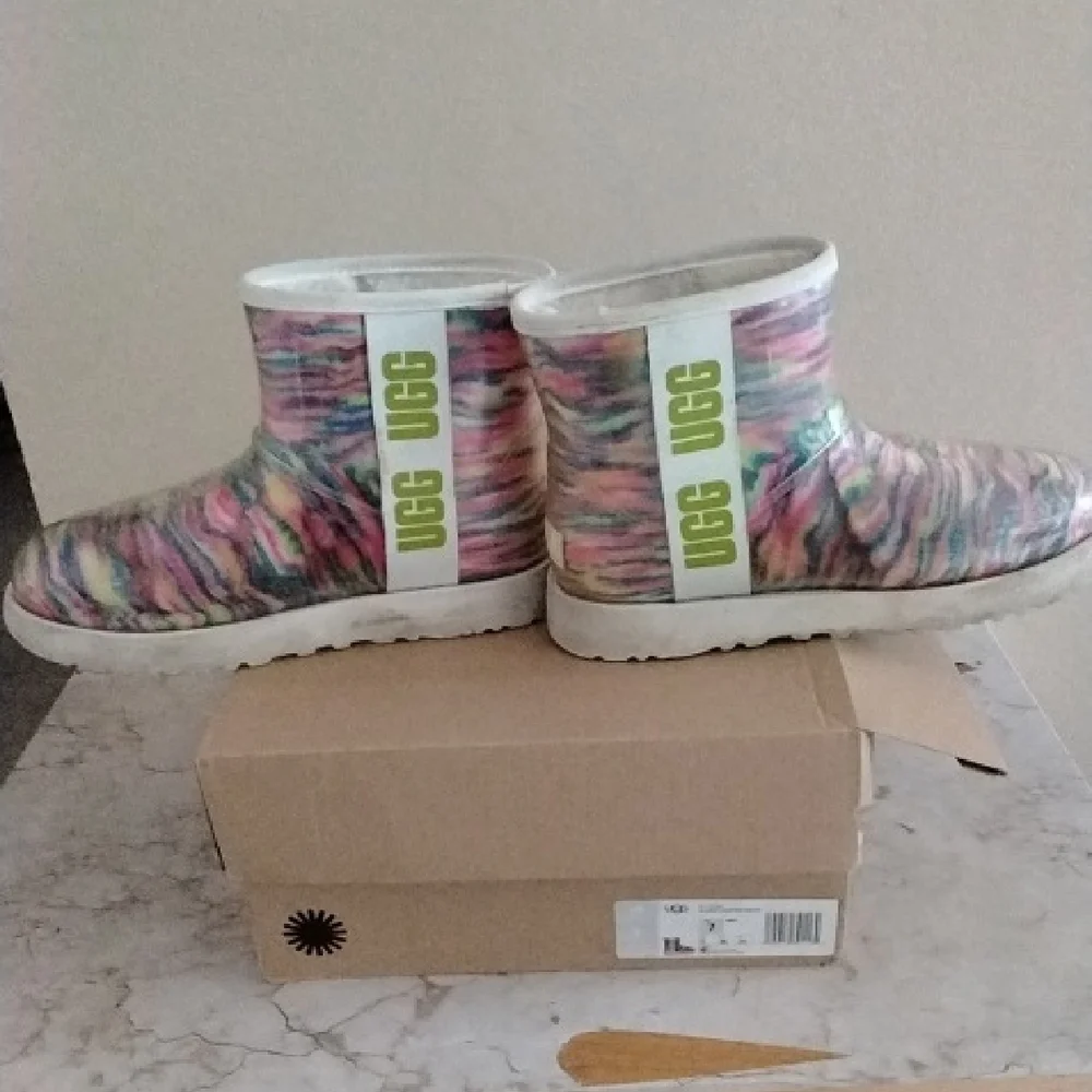 Colorful Patterned UGG Boots - Picture 5 of 6